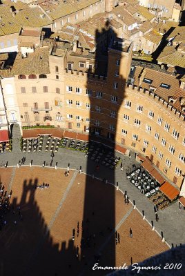 Torre del Mangia' s shadow on Sansedoni's Palace