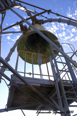 Sunto the big bell on the top of the Tower