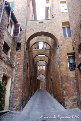 Via della Galluzza: a tipical street