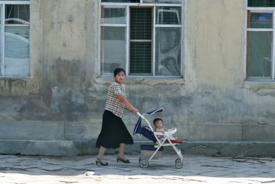 Strolling, Kaesong