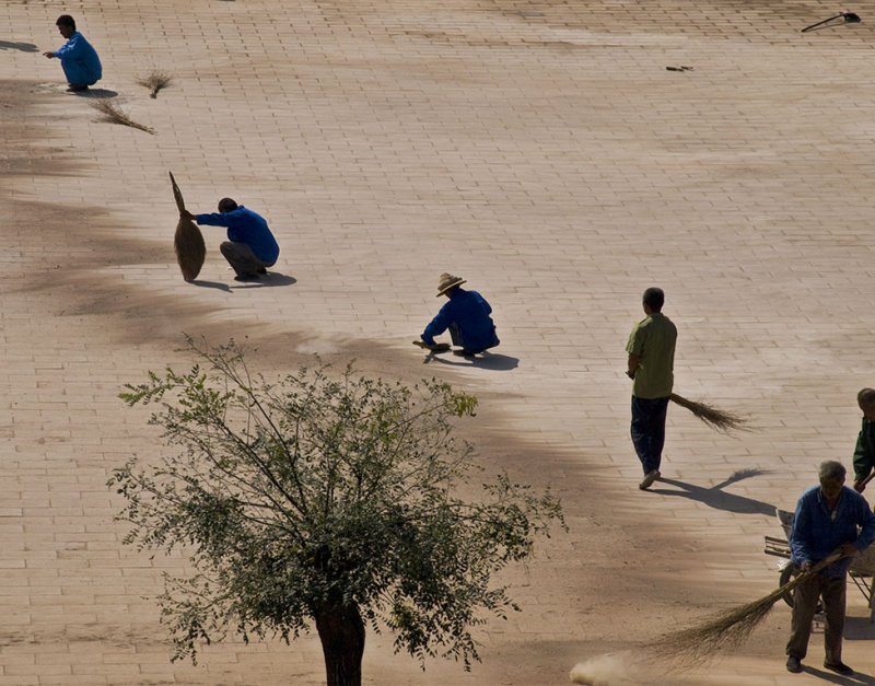 <B>Sweepers</B> <BR><FONT SIZE=2>Pingyao, China - September, 2007</FONT>