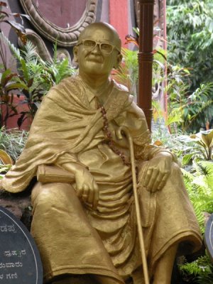 Devanahalli Venkataramanaiah Gundappa's Statue