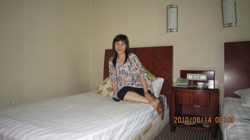 hotel room.JPG