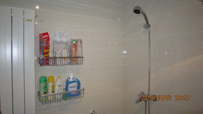 guest bathroom 3.JPG
