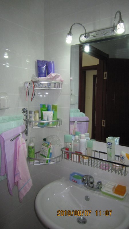 main bathroom1.JPG