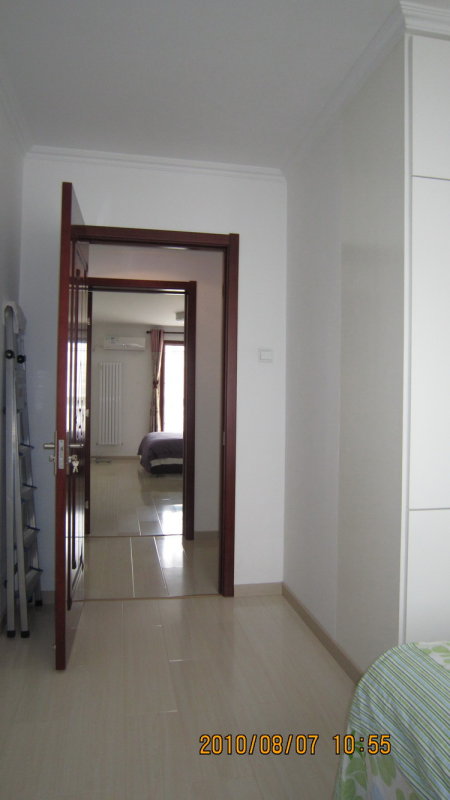 to the main bedroom.JPG