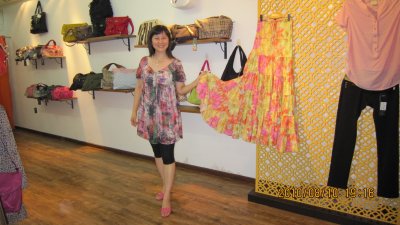 Cute dress shop1.JPG