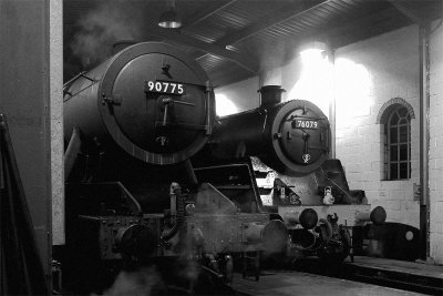 90775 & 76079 in Weybourne Shed