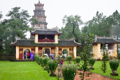 Entrance to Thien Mu Pagoda