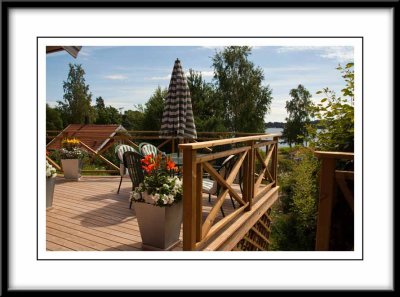 side view of the dining area and sea....