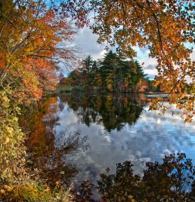 Autumn colors on Tilinghast pond