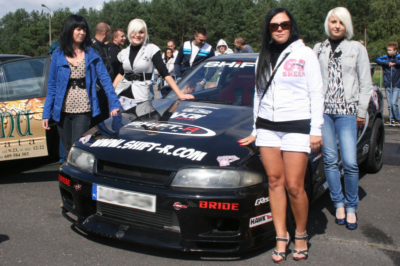 Girls and Skyline