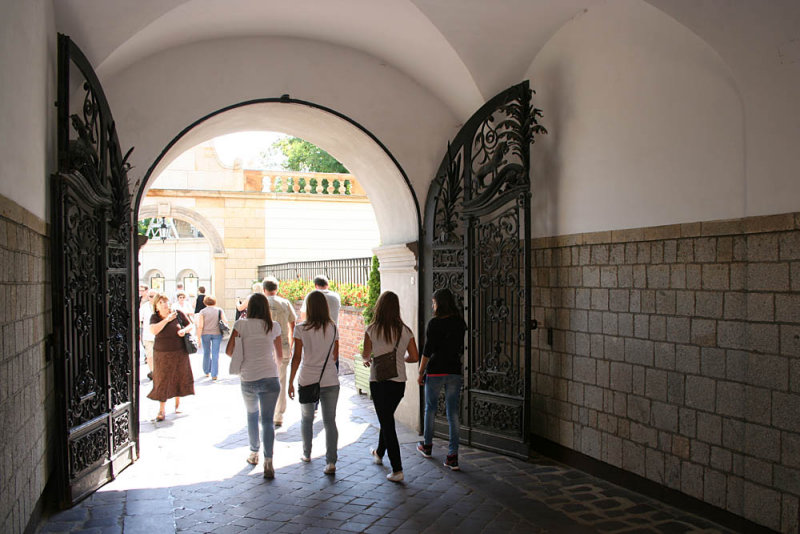 Gate