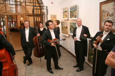 Members of intimate orchestras
