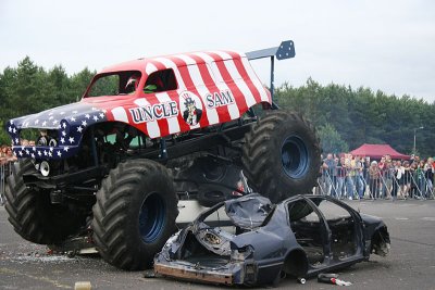 Monster Truck in action