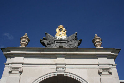 Details on The Black Madonna the Queen of Poland Gate