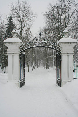 Entrance to the City Park in winter scenery