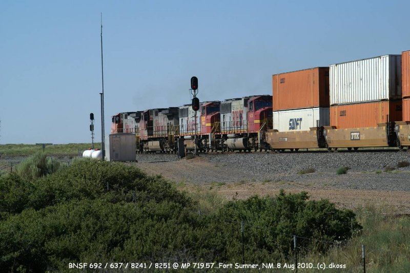 BNSF 692 011.jpg