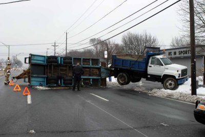 Jack-knifed dump truck (IMG_0045b.jpg)