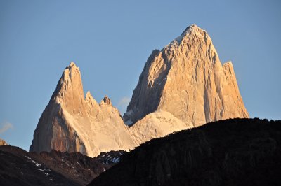Cerro Torre (izq) y Cerro Fitz Roy