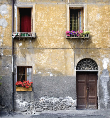 House front, Aosta.jpg