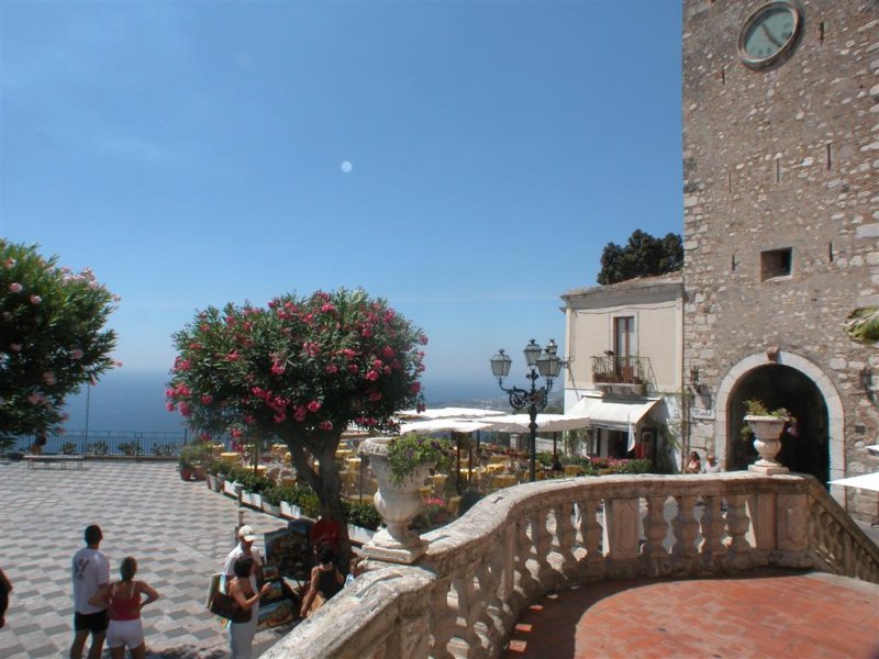 570 Piazza IX Aprile Taormina.JPG