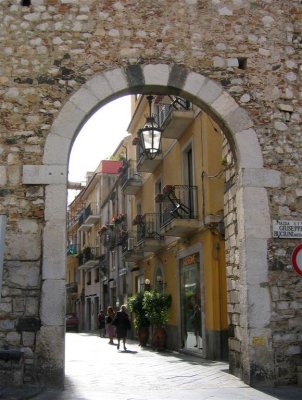 582  Catania Gate Taormina.JPG