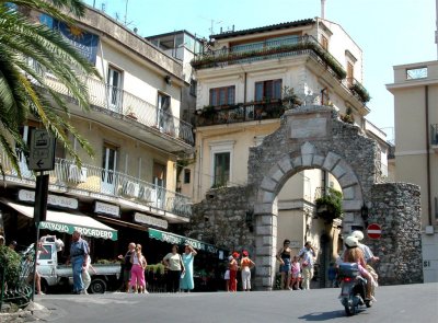 600 Messina Gate Taormina.JPG