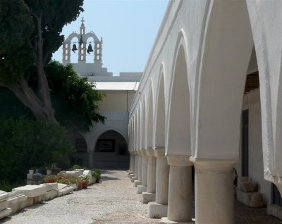 566 Paros Panagia Ekatondapiliani.jpg