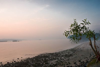 Morning at Punggol Beach, unluckily it was start of the Haze season!