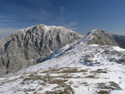 Blick zum Hohen Gll links - Weg geht ber Grat rechts