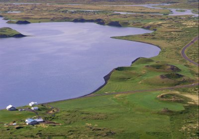 pseudocraters seen from Vindbelgjarfjall