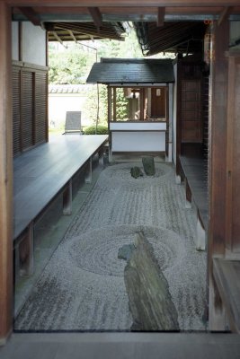Stone garden in Daitoku-ji Kyoto Reala