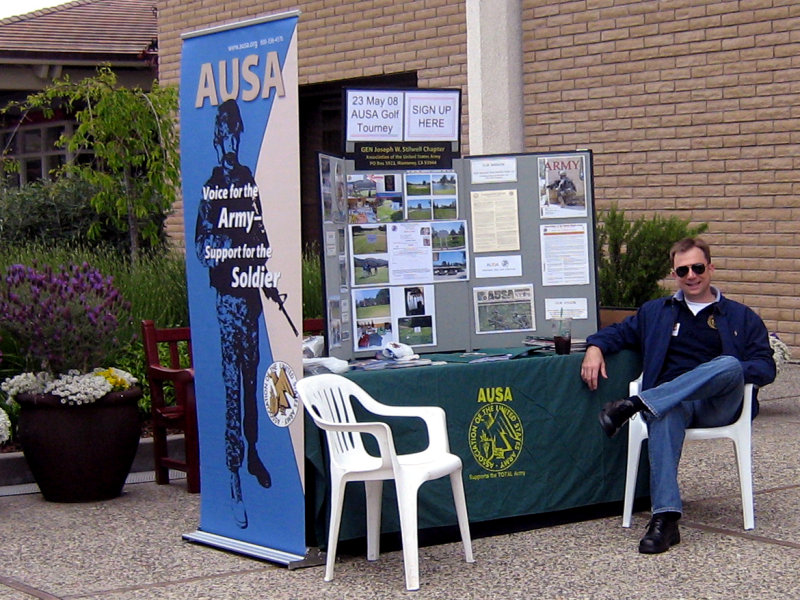 Chapter President Dave Clanton at AUSA sign-up booth
