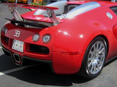 Bugatti Veyron solid red
