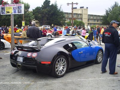 Bugatti Veyron black with blue at Ferrari gathering
