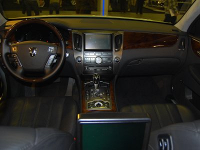 Hyundai Equus V8 luxury sedan dashboard