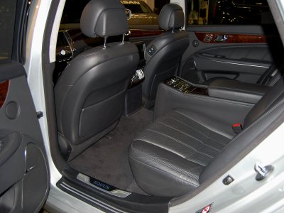 Hyundai Equus V8 luxury sedan spacious rear cabin
