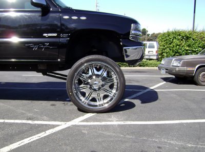 28 inch Dubs on a 4WD pickup truck?