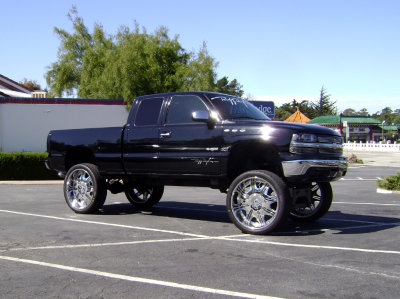 28 inch Dubs on a 4WD pickup truck?