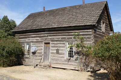 3/4 view Log Cabin