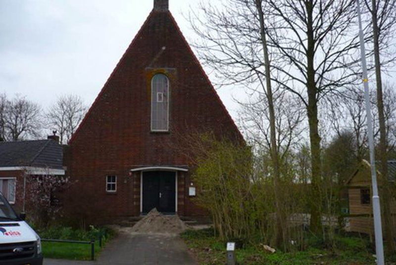 Grouw, geref kerk 2 gesloten [004], 2009.jpg