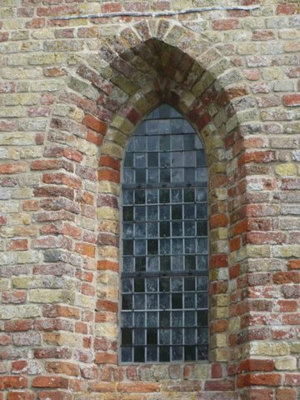 Oosterwierum, NH kerk (oude) detail losstaande toren [004], 2008.jpg