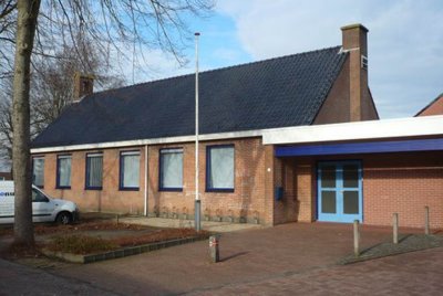 Frieschepalen, geref kerk vrijggem zijkant [004], 2009.jpg