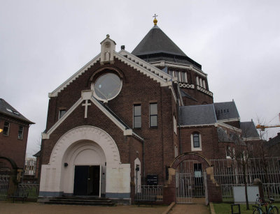 Amsterdam, RK voorm Gerard Majellakerk hoofdingang 2, 2009.jpg