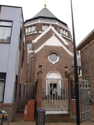 Amsterdam, RK voorm Gerardus Majellakerk een ingang, 2009.jpg