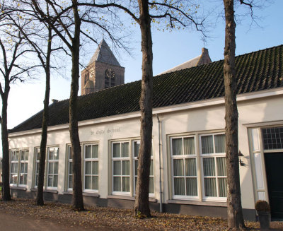 Giessen-Oudekerk, wijkgebouw en kerktoren, 2008.jpg