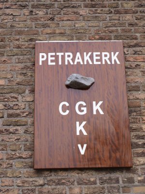 IJmuiden, chr geref kerk en geref kerk vrijgem Petrakark bord, 2009.jpg