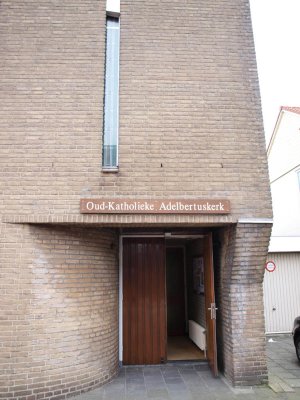 IJmuiden, oud kath kerk entree, 2009.jpg