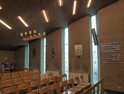 IJmuiden, oud kath kerk interieur 4, 2009.jpg